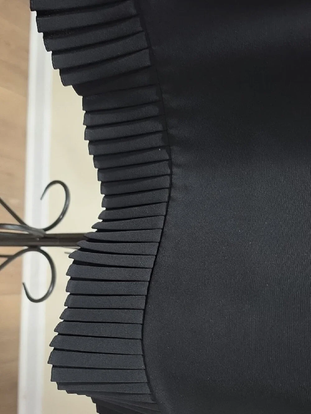 Le Suit Black Pleated-Hem Pencil Skirt